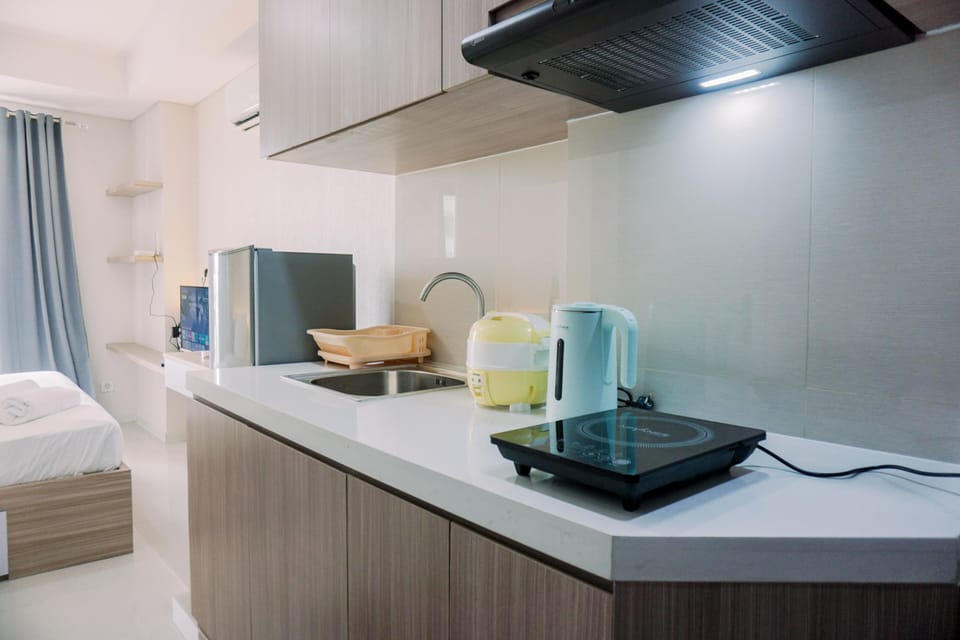 Studio | Private kitchen | Full-size fridge, stovetop