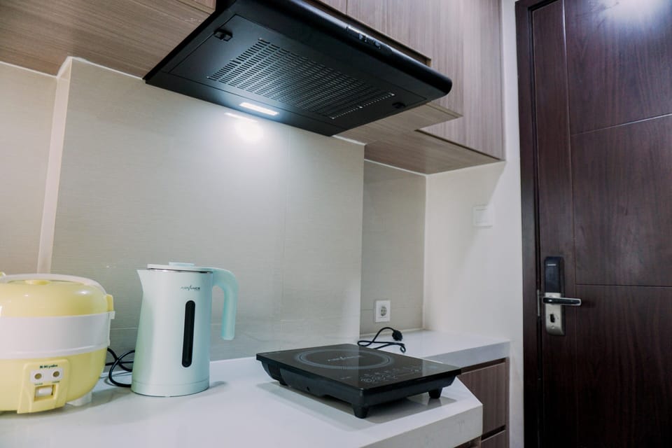 Full-size fridge, stovetop