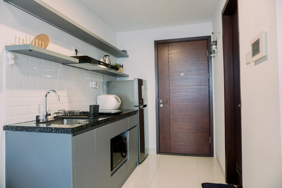 Studio | Private kitchen | Full-size fridge, stovetop