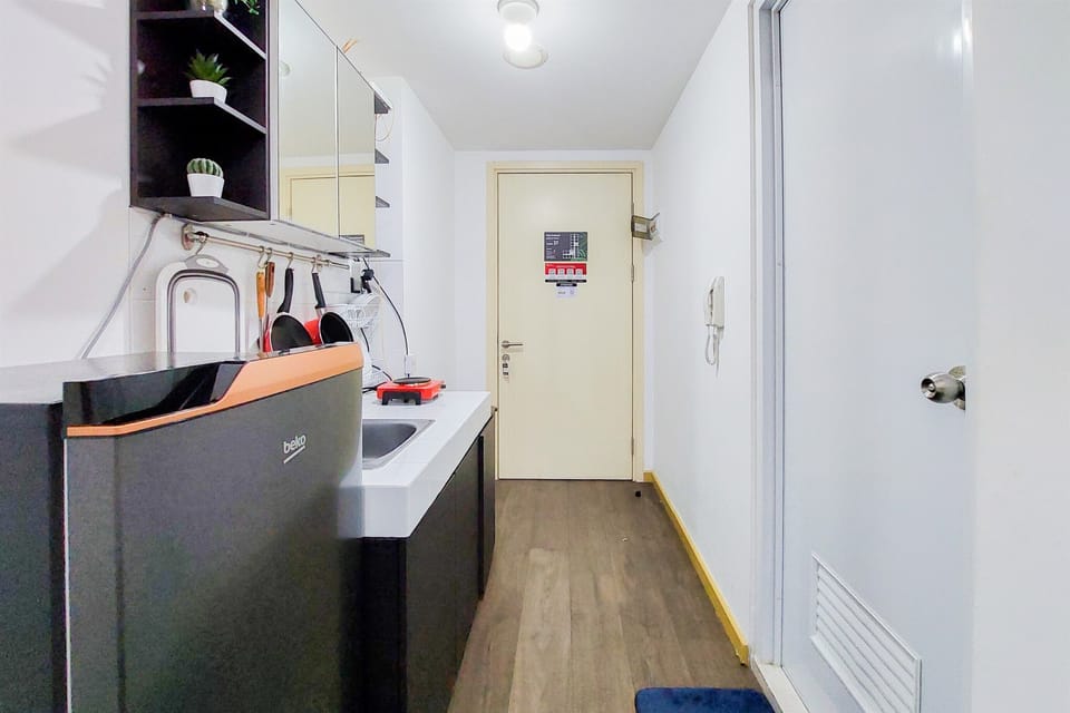 Studio | Private kitchen | Full-size fridge, stovetop