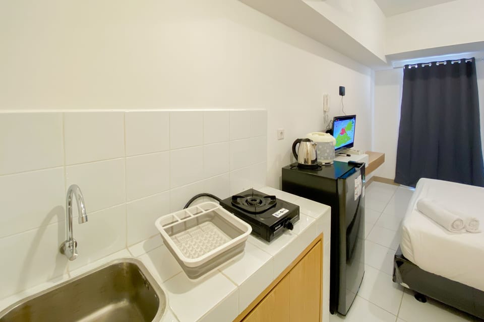 Studio | Private kitchen | Full-size fridge, stovetop