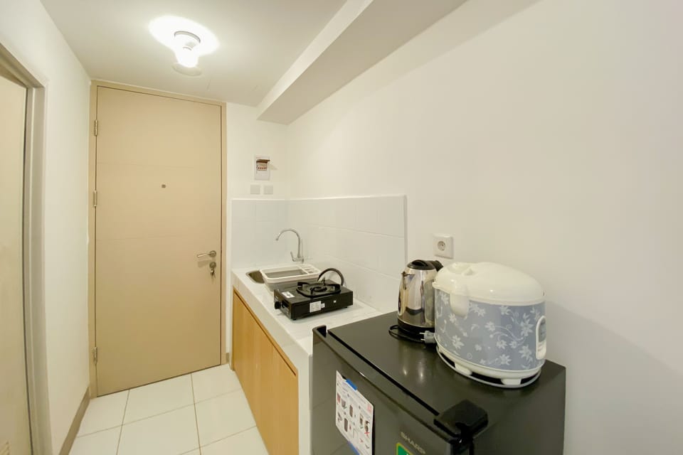 Studio | Private kitchen | Full-size fridge, stovetop