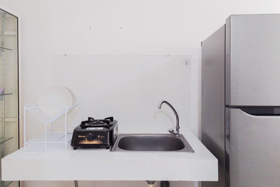 Studio | Private kitchen | Full-size fridge, stovetop