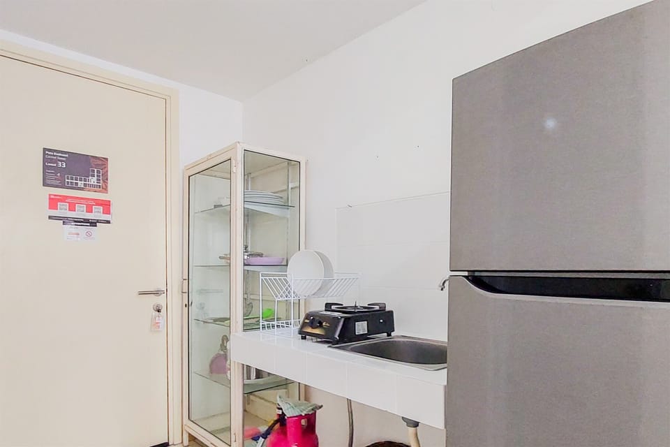 Studio | Private kitchen | Full-size fridge, stovetop