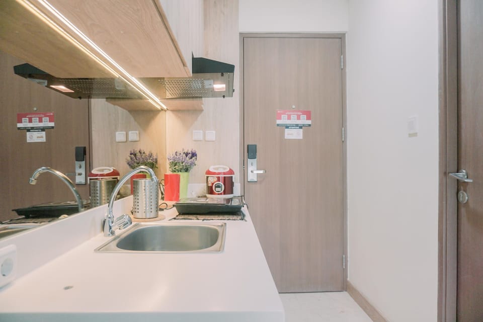 Studio | Private kitchen | Full-size fridge, stovetop