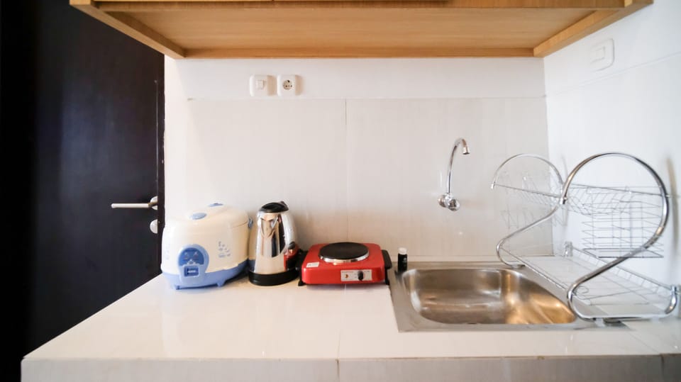 Studio | Private kitchen | Full-size fridge, stovetop