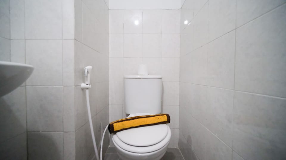 Studio | Bathroom | Shower, towels