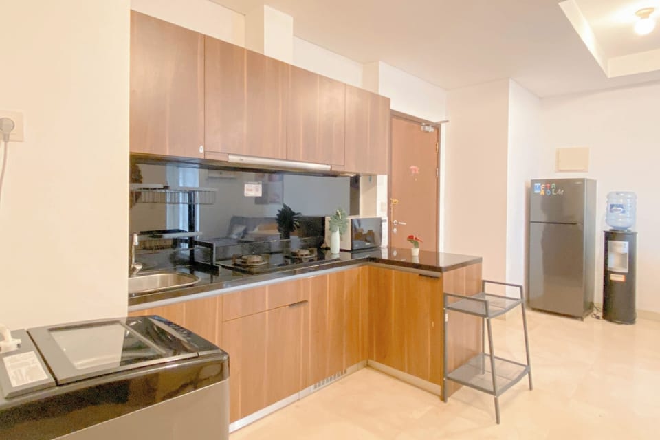 Apartment | Private kitchen | Full-size fridge, stovetop