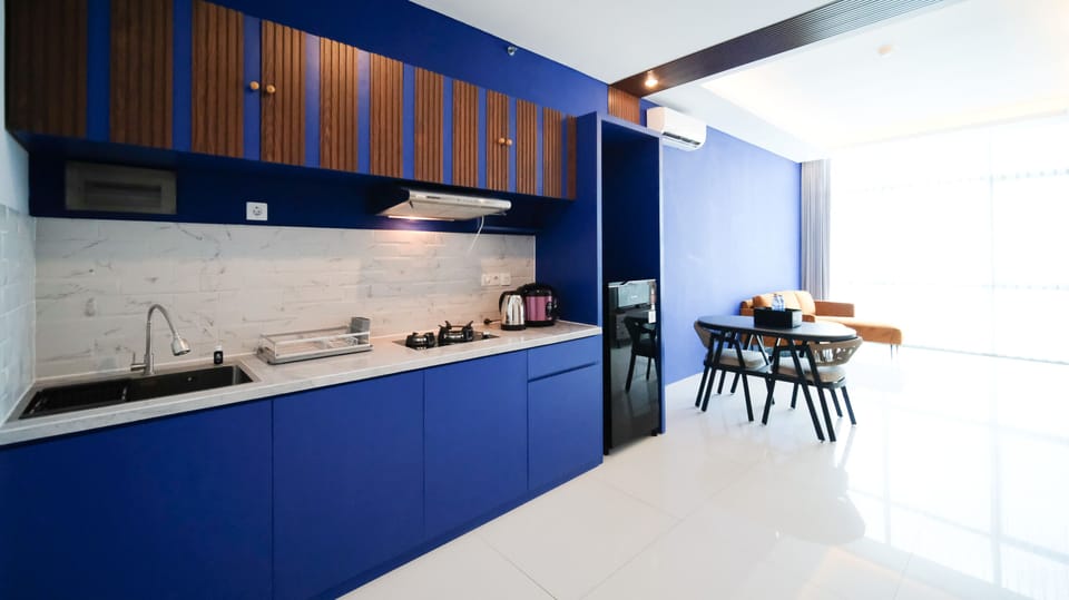 Apartment | Private kitchen | Full-size fridge, stovetop