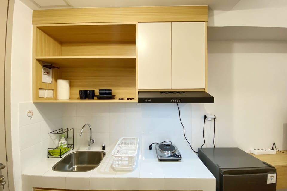 Studio | Private kitchen | Full-size fridge, stovetop