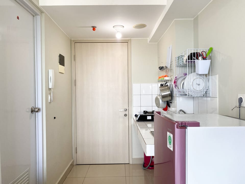 Studio | Private kitchen | Full-size fridge, stovetop