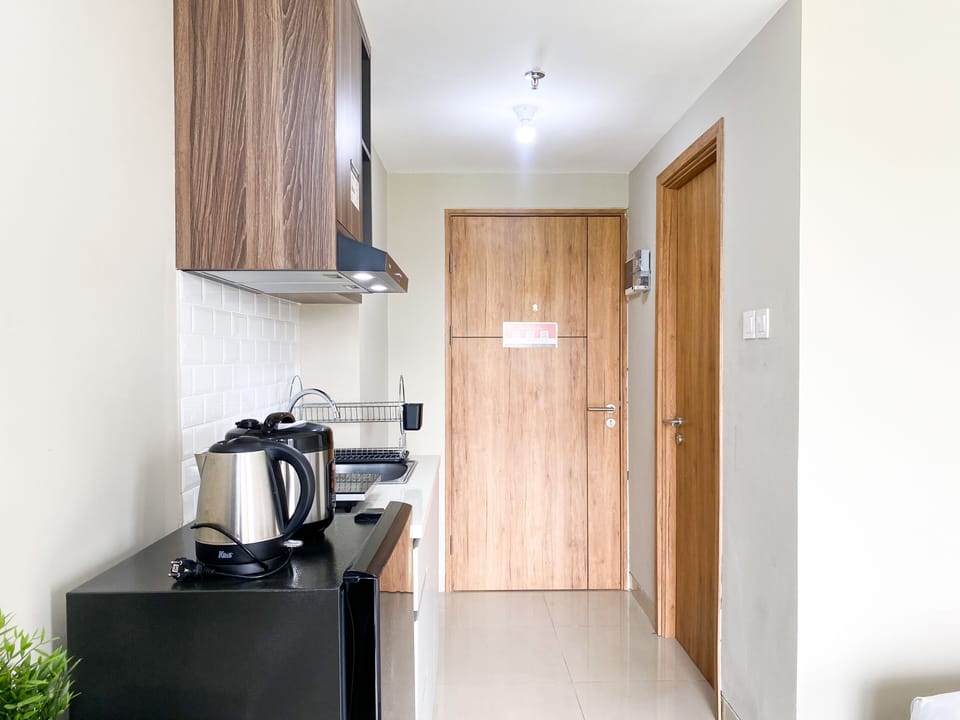 Studio | Private kitchen | Full-size fridge, stovetop