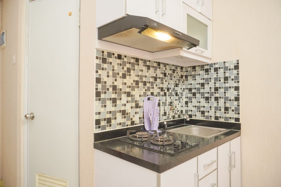 Apartment | Private kitchen | Full-size fridge, stovetop