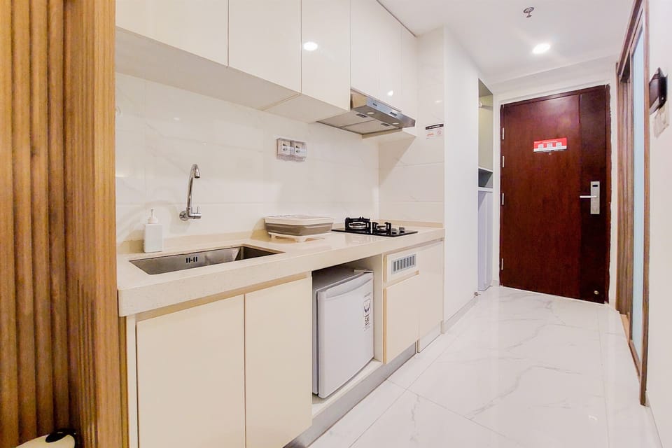 Studio | Private kitchen | Full-size fridge, stovetop