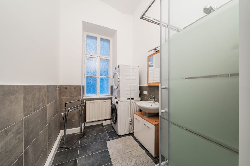 Apartment, 3 Bedrooms, Kitchen, Ground Floor | Bathroom | Shower, hair dryer, slippers, towels