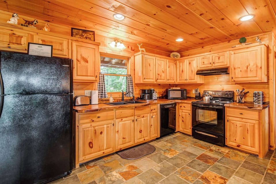 Cabin, Multiple Beds, Hot Tub, Mountain View (Whippoorwill Walkabout) | Private kitchen | Fridge, microwave, oven, stovetop