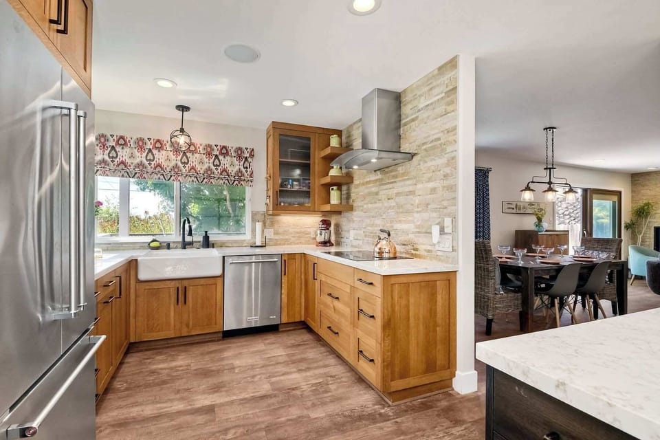 House, Multiple Beds, Garden View (Cozy Contemporary) | Private kitchen | Fridge, microwave