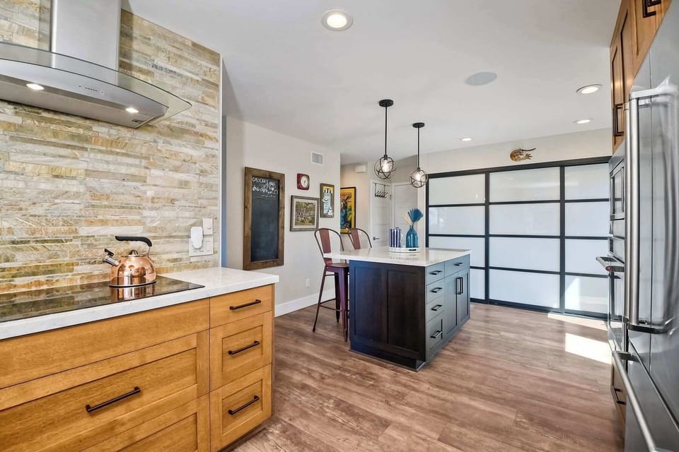 House, Multiple Beds, Garden View (Cozy Contemporary) | Private kitchen | Fridge, microwave