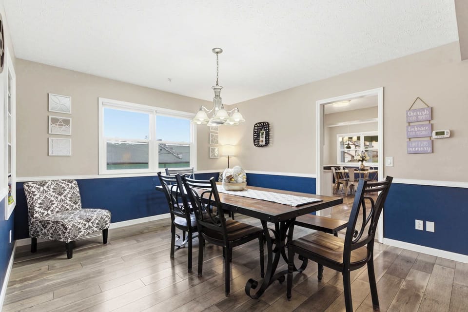 House, Multiple Beds, Hot Tub, Garden View (Branson Downtown Beauty) | Dining