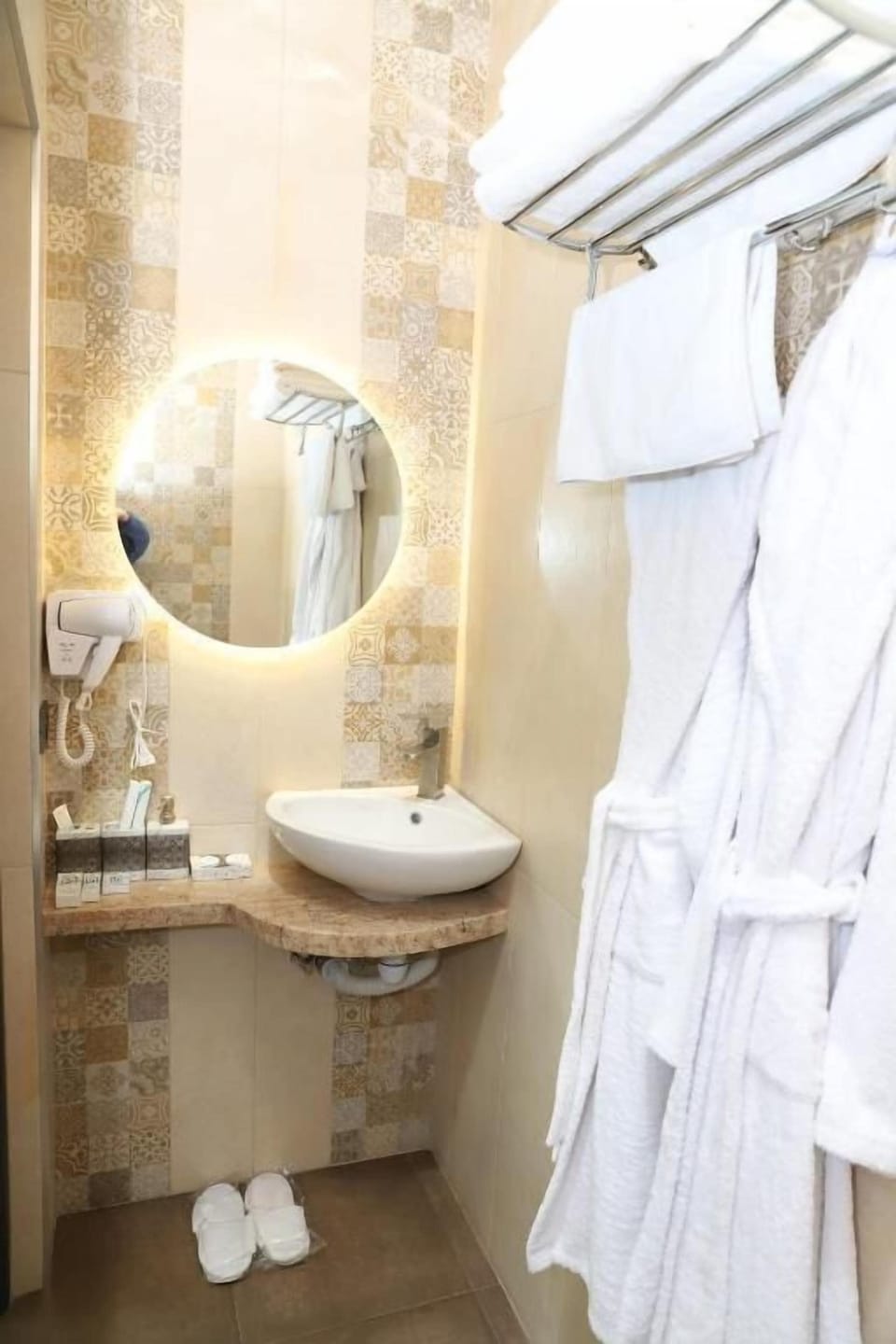 Double Room | Bathroom | Shower, free toiletries, hair dryer, bathrobes