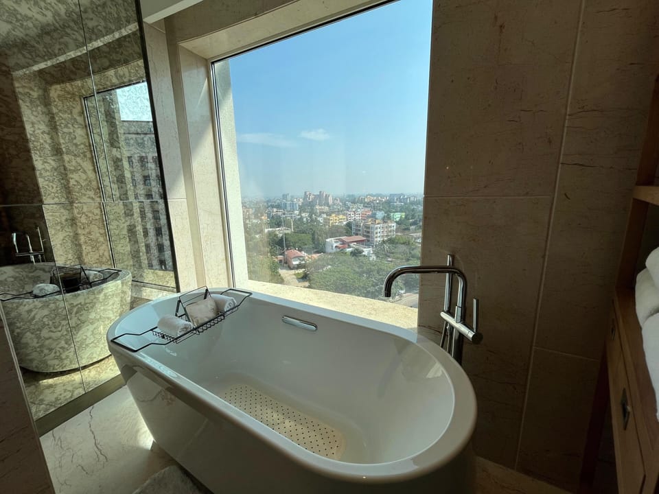 Presidential Room, 1 Bedroom | In-room safe, desk, laptop workspace, soundproofing
