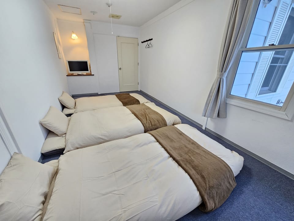 Basic Triple Room | Free WiFi, bed sheets