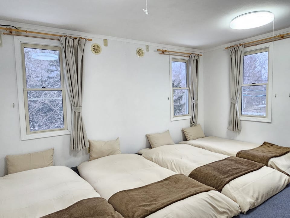 Basic Quadruple Room | Free WiFi, bed sheets