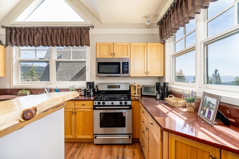Condo, 3 Bedrooms | Private kitchen | Coffee/tea maker
