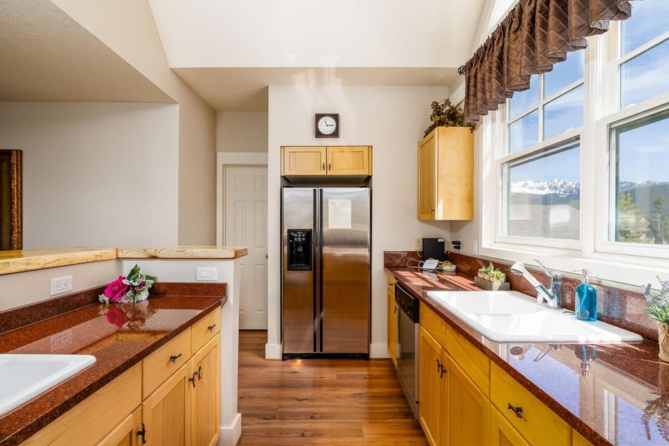 Condo, 3 Bedrooms | Private kitchen | Coffee/tea maker