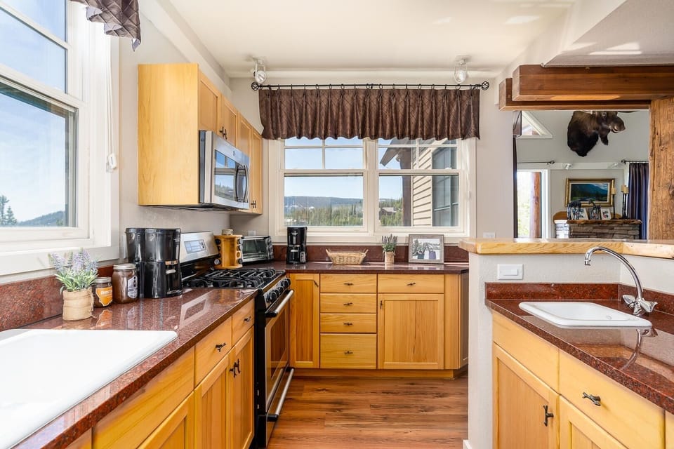 Condo, 3 Bedrooms | Private kitchen | Coffee/tea maker