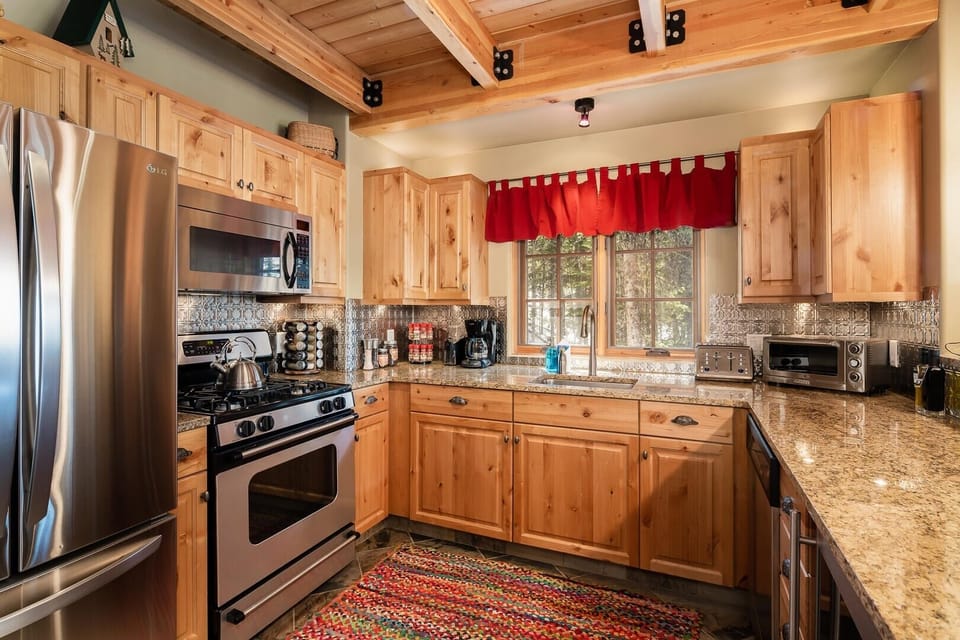 House, 4 Bedrooms | Private kitchen | Coffee/tea maker