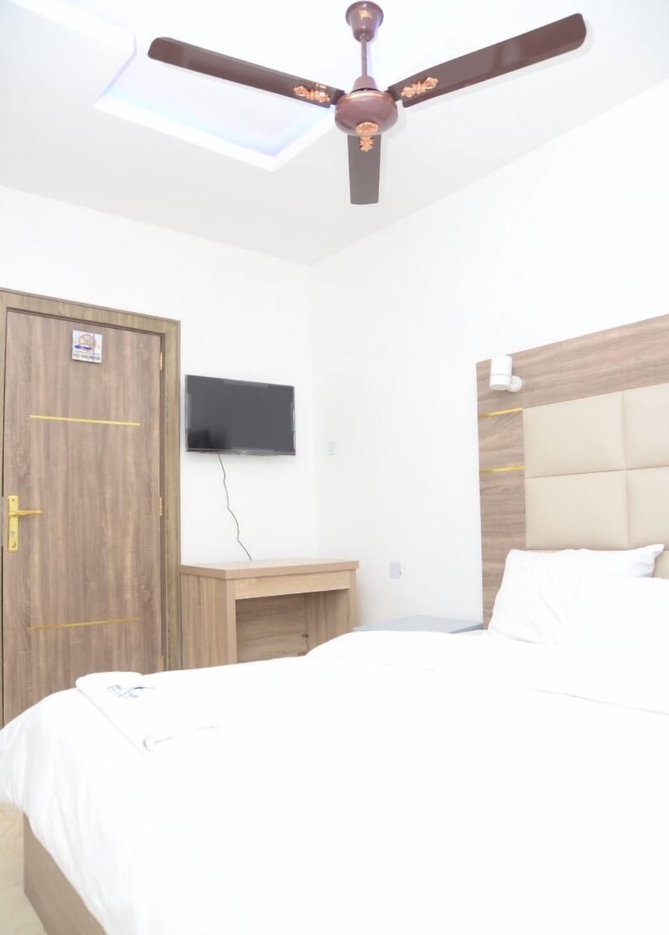 Deluxe Room, 1 Bedroom | Free WiFi, bed sheets