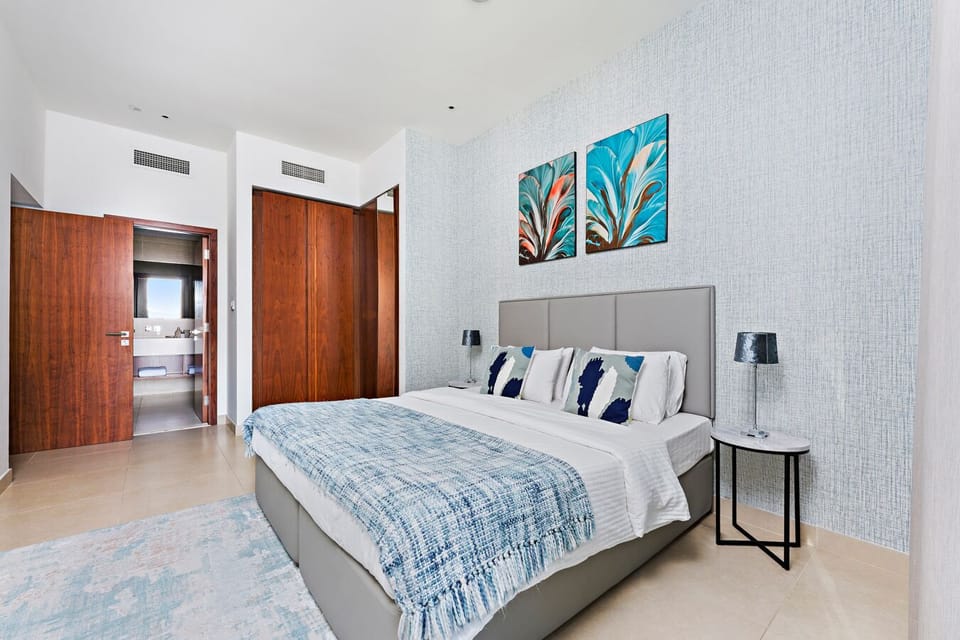 Luxury Apartment | 2 bedrooms, in-room safe, iron/ironing board, free WiFi