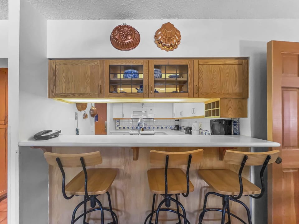 Condo, 5 Bedrooms | Private kitchen | Fridge, oven, coffee/tea maker, toaster