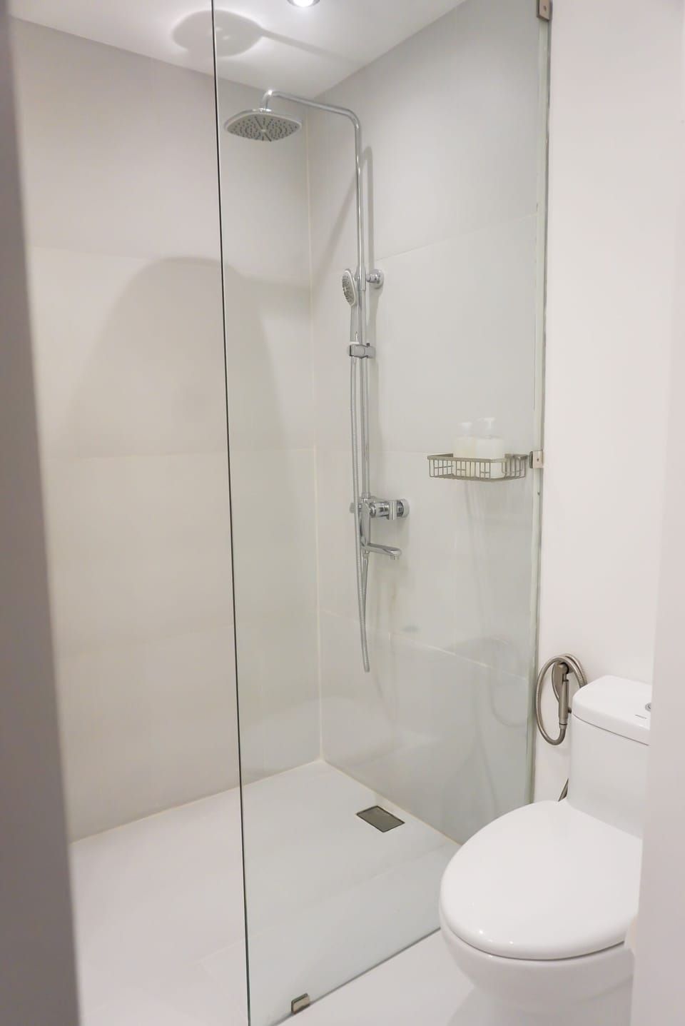 Standard Double Room | Bathroom | Shower, rainfall showerhead, bidet, towels