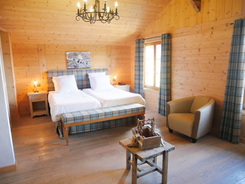 Superior Twin Room | Desk, laptop workspace, WiFi (free), individually furnished