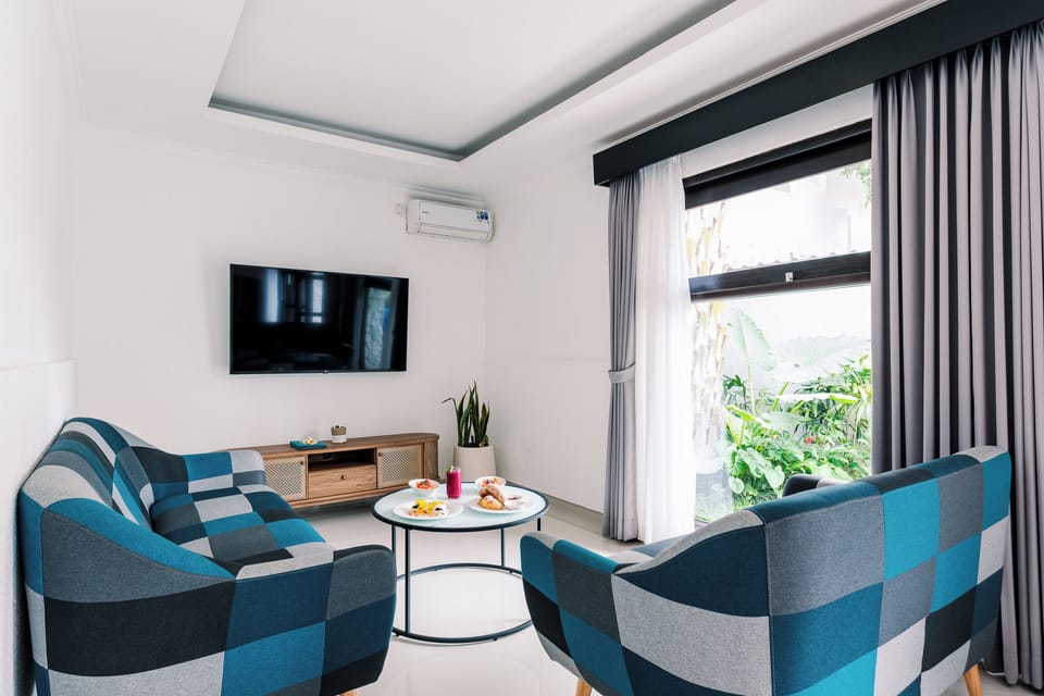 Family Villa | Living room | Smart TV
