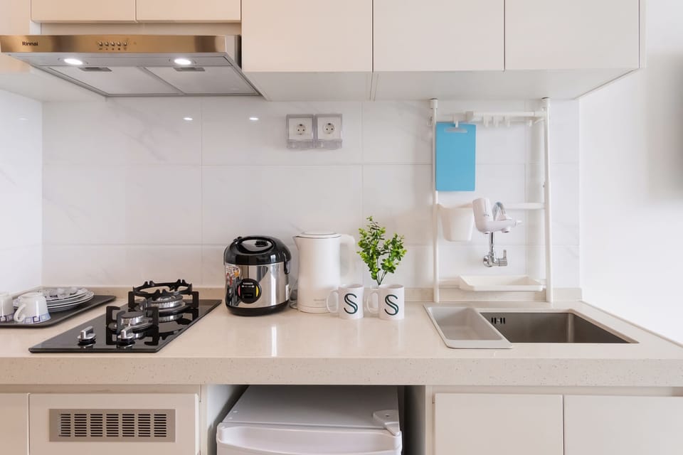 Superior Apartment | Private kitchen | Mini-fridge, stovetop, rice cooker, griddle