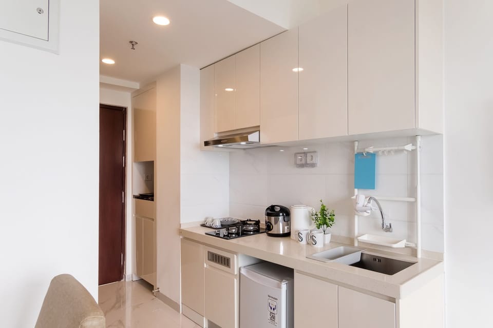 Superior Apartment | Private kitchen | Mini-fridge, stovetop, rice cooker, griddle