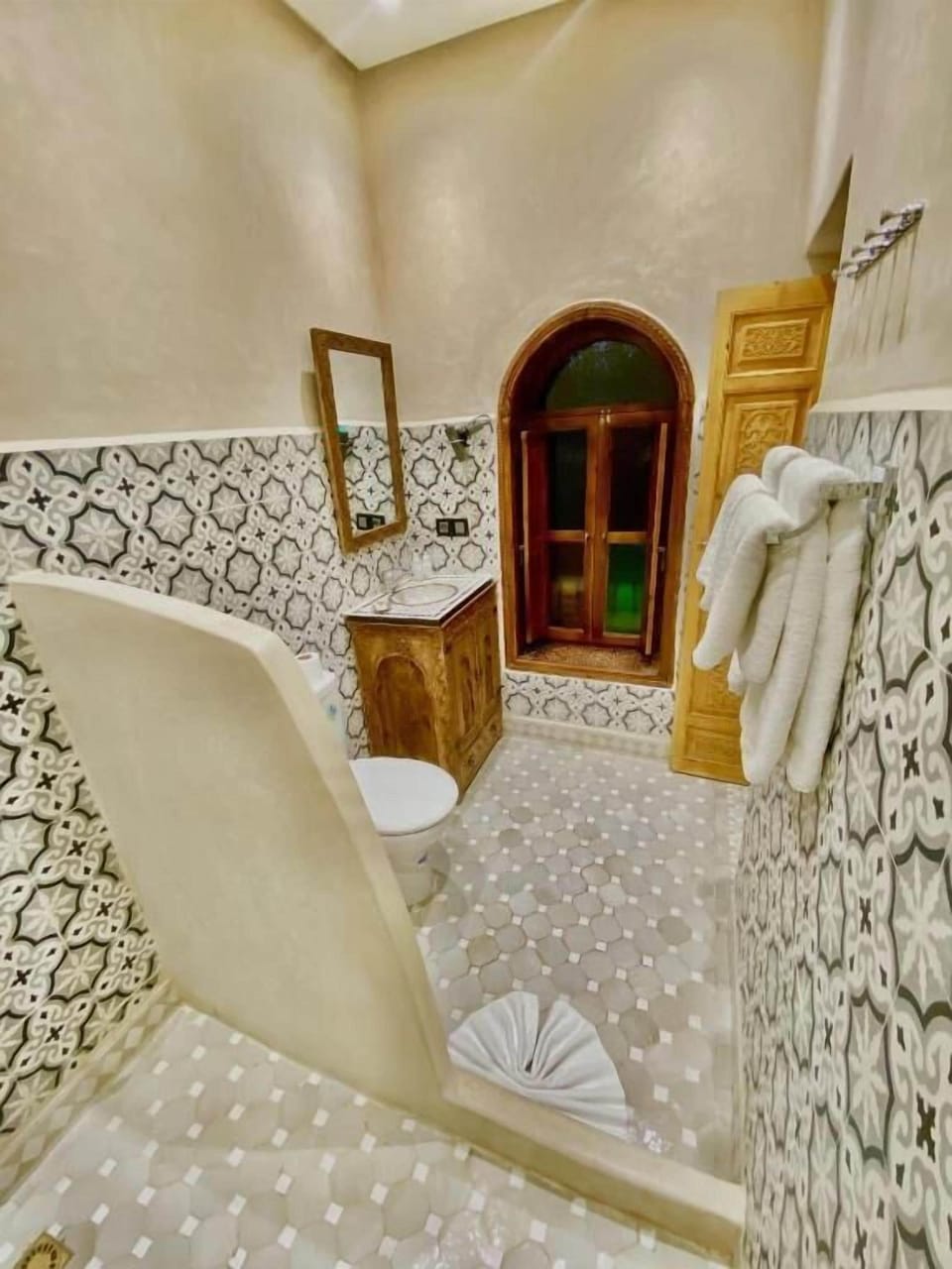 Luxury Double Room | Bathroom | Free toiletries, hair dryer, bathrobes, slippers