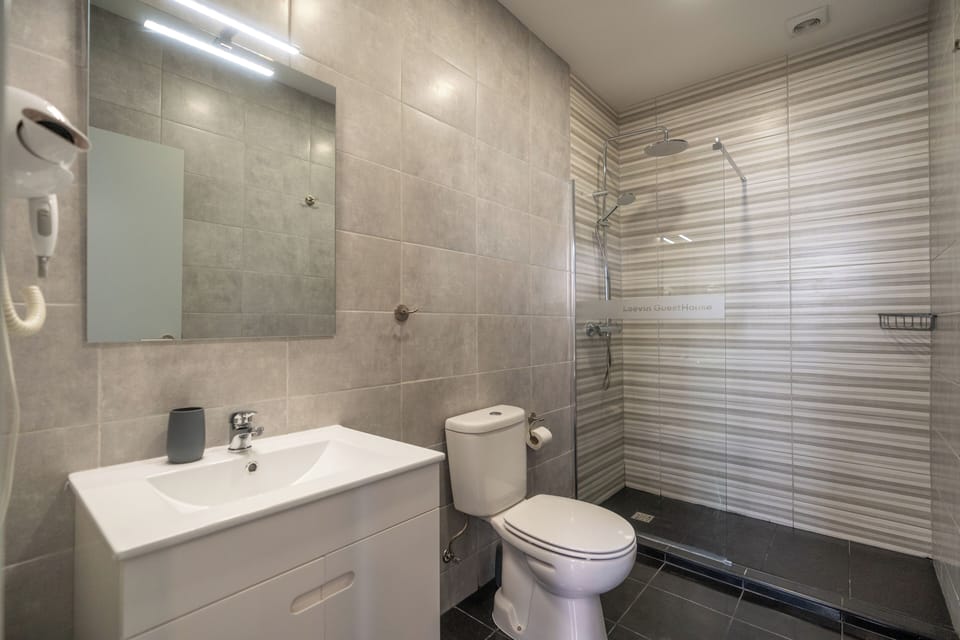 Grand Double Room | Iron/ironing board, free WiFi, bed sheets
