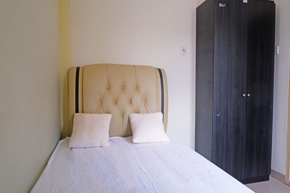 WiFi (free), bed sheets