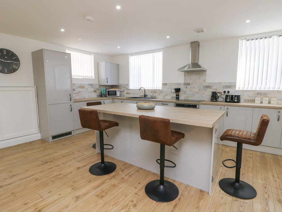 Fridge, dishwasher, electric kettle, toaster