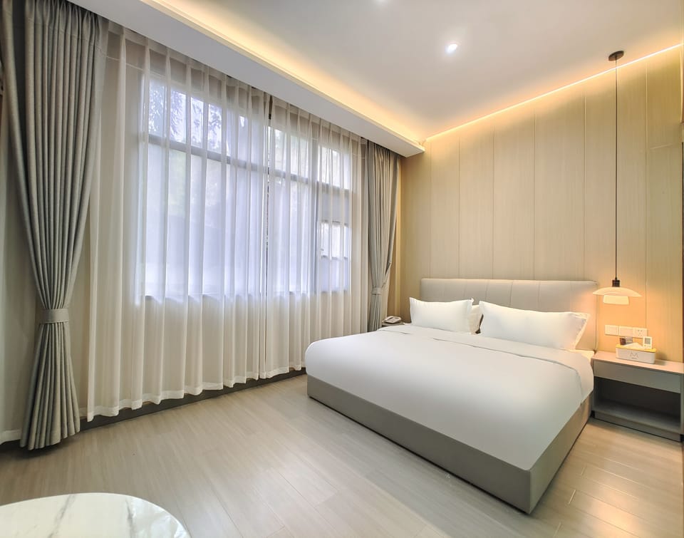 Economy Apartment, 1 Queen Bed, Ensuite | 1 bedroom, WiFi (free), bed sheets