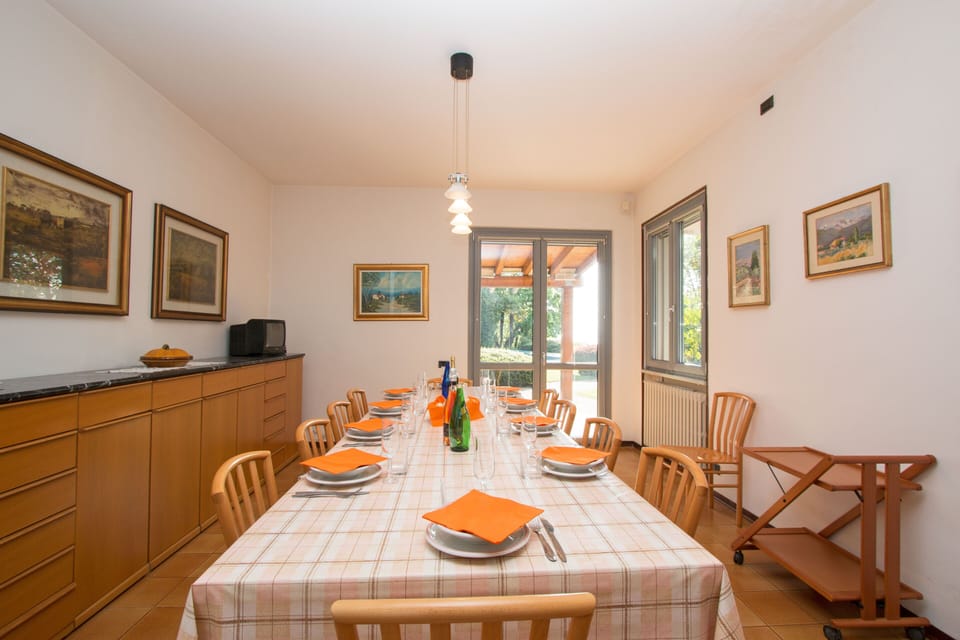 Basic Villa | Dining room