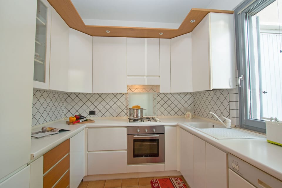 Basic Villa | Private kitchen | Fridge, microwave, oven, stovetop