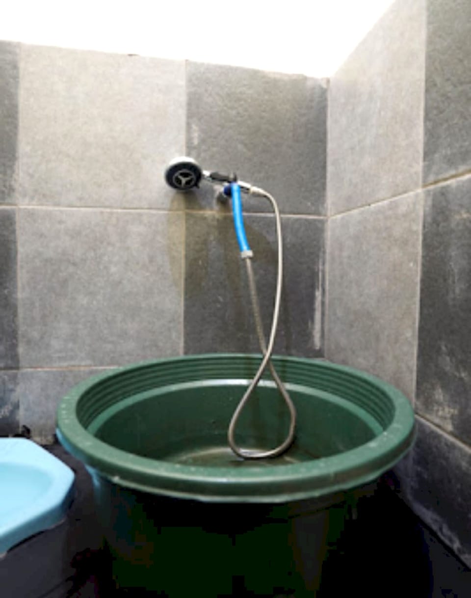 Standard Double Room | Bathroom | Shower, towels