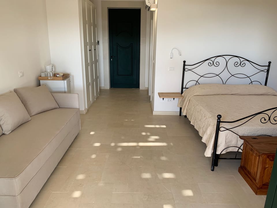 Deluxe Room | Minibar (some free items), desk, iron/ironing board (on request)