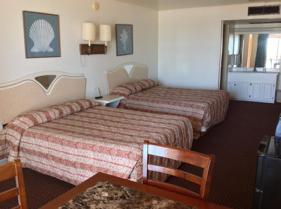 Desk, WiFi (free), bed sheets