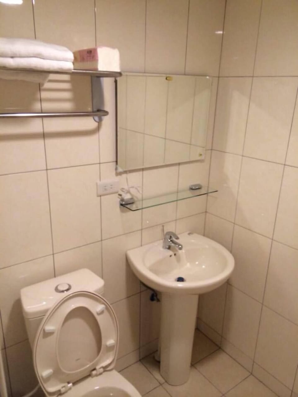 Standard Room | Bathroom | Shower, free toiletries, hair dryer, slippers